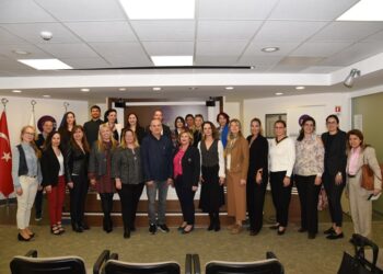 İzmir, eşitlik yıldızlarıyla parlıyor