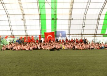 Kadıköy ve Hatay’da 23 Nisan coskusu