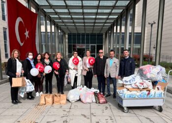 Anneden Anneye Destek Derneği, Hastanedeki depremzede çocuklara bayramlık ve oyuncak dağıttılar