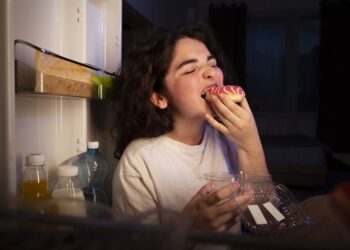 Gece yemeklerinin gizli tehlikesi: Gece yeme sendromunu fark etmenin ipuçları