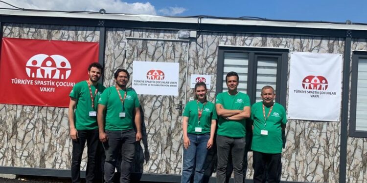 Türkiye Spastik Çocuklar Vakfı, depremden etkilenen engelli bireylere destek oluyor