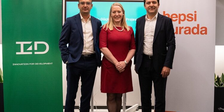 “Dijital Çağda Güçlü Kadınlar Projesi” tamamlandı