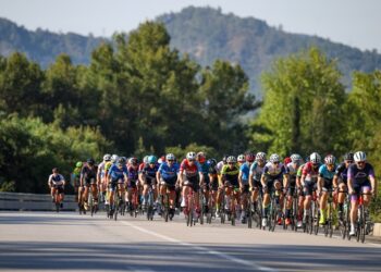 Pedallar Kemer’de iyilik için döndü