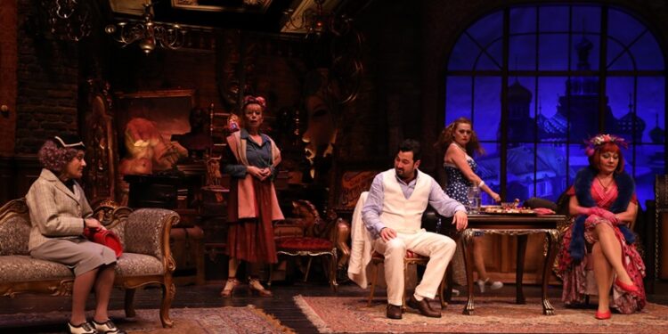 Yaşlılığa Gülümseyerek Bakmanın Oyunu “Gidiş Dönüş Moskova (Retro)” Şehir Tiyatroları’nda