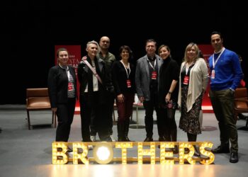 Kadınlar iş hayatına karışıyor, toplum ileri taşınıyor…