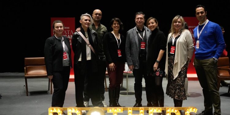 Kadınlar iş hayatına karışıyor, toplum ileri taşınıyor…