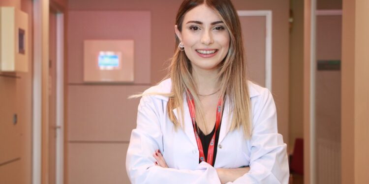 Kız çocuklarında babaya aşırı düşkünlük 3-6 yaş arasında görülüyor