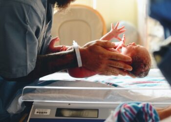 Sezaryen doğum bebeklerde egzemaya yol açıyor