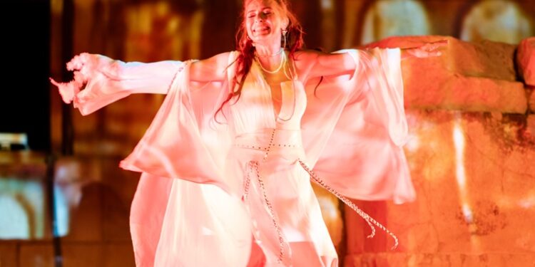 İş Sanat Antik Sahne “Ben Anadolu” İle Yeniden Patara’da