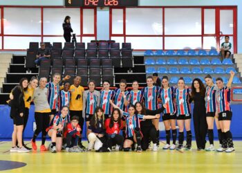 Mavi Kelebekler galibiyetle bitirdi