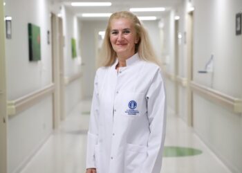 Titreyen eller parkinson habercisi olabilir!