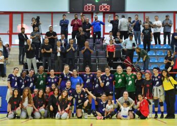 Mavi Kelebekler finalde