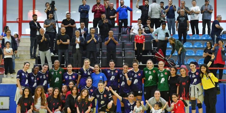 Mavi Kelebekler finalde