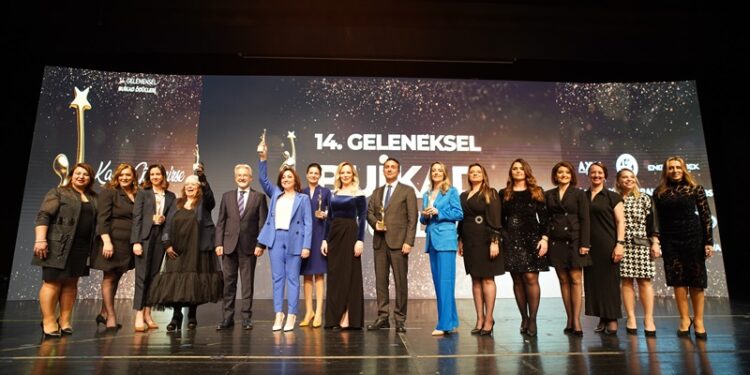 UEDAŞ, Yılın kadını destekleyen şirketi seçildi!