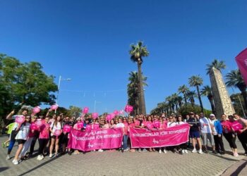 Maraton İzmir’de eğitime erişimi risk altındaki kız çocuklarına büyük destek!