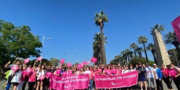 Maraton İzmir’de eğitime erişimi risk altındaki kız çocuklarına büyük destek!
