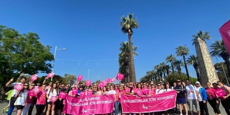 Maraton İzmir’de eğitime erişimi risk altındaki kız çocuklarına büyük destek!