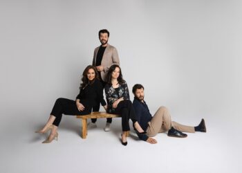 House of Performance’ın ilk oyunu “Dostlarla Akşam Yemeği”