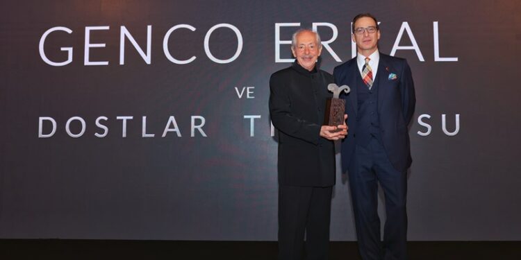 Genco Erkal ve kurucularından olduğu Dostlar Tiyatrosu 22. Vehbi Koç Ödülü’nün sahibi oldu
