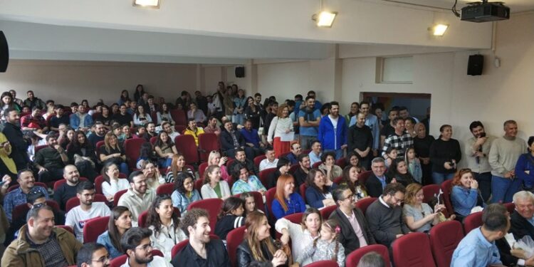 Depremde bir araya gelen mezun öğrenciler dernek kurdu