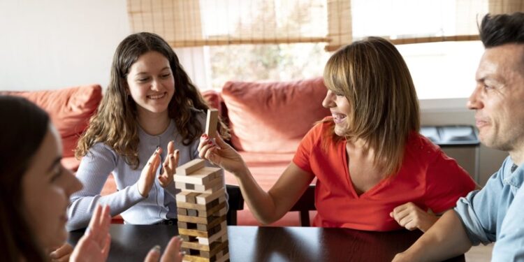 Anne babalar da oyun oynar