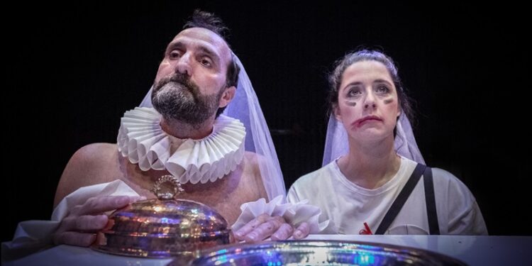 Shakespeare’in ölümsüz komedisi “Hırçın Kız” yeni uyarlaması ve yeni adıyla Hisar Okulları Sahnesi’nde