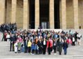 Anneden Anneye Destek Derneği Birinci yaşını Anıtkabir ziyaretiyle kutladı