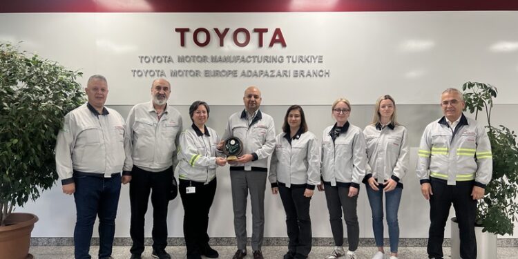 Toyota Otomotiv Sanayi Türkiye’ye Kadın Dostu Markalar’dan  Farkındalık ödülü