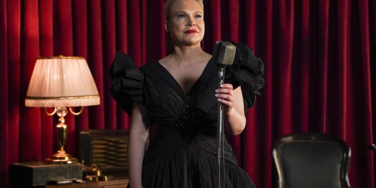 Demet Tekin, “Haber Ver” türküsünü gençlere hediye ediyor