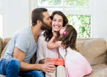 Çocuklar, anneye babanın üç katı daha cömert