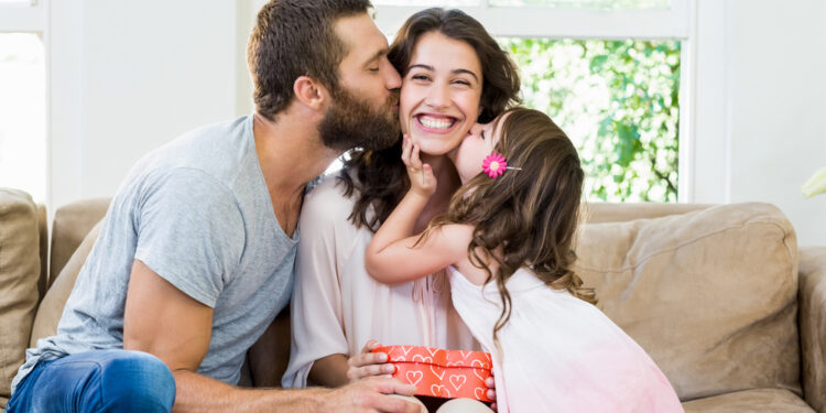 Çocuklar, anneye babanın üç katı daha cömert