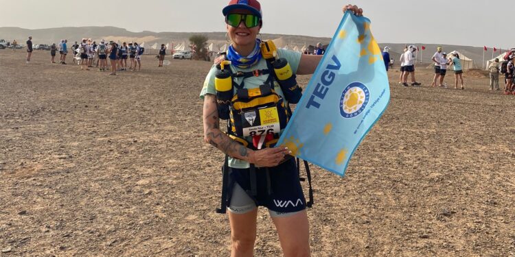Marathon Des Sables’a katılan ilk Türk kadını Seda Nur Çelik  Depremden etkilenen çocuklar için Sahra Çölü’nde koştu
