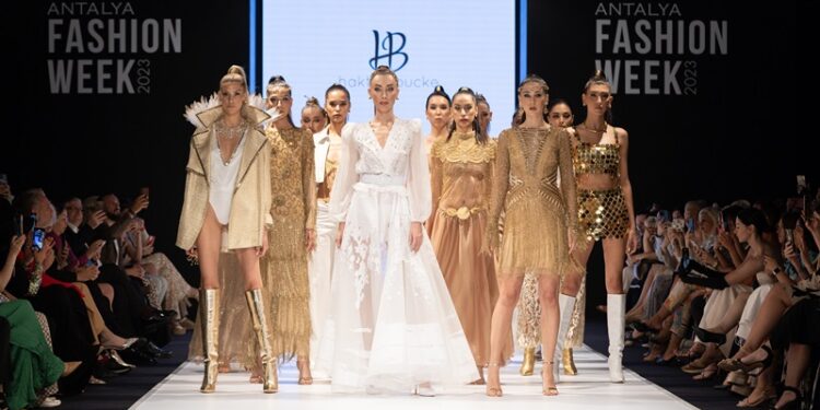 Antalya’da moda şöleni!
