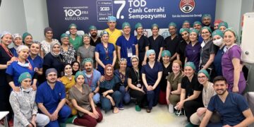 Türk Oftalmoloji Derneği’nin canlı ameliyatlarında dünya, Türk doktorlarını izledi