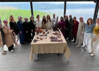 Kadın el emeği moda ile buluştu