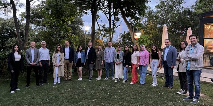 Mercedes-Benz Türk yöneticilerinden  geleceğin kadın mühendislerine mentorluk desteği