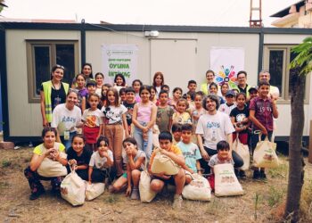 Deprem Bölgesindeki Çocuklar için Hazırlanan “Oyuna İhtiyaç Var” İfade setleri Hatay’daki çocuklarla buluştu