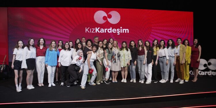 Kız Kardeşim projesi 50 bin genç kadına yeni programlar ile destek olacak