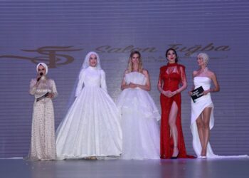 Kadına şiddete karşı duran defile