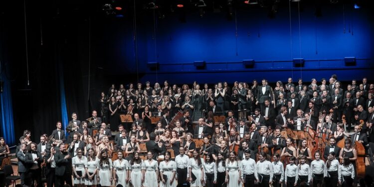 CRR sezonu evrensel barış mesajıyla kapattı