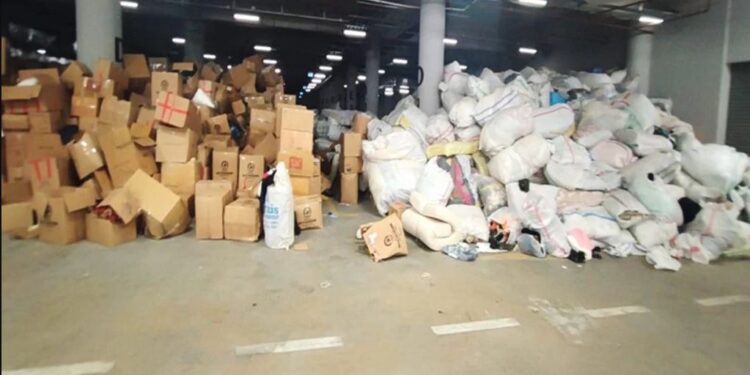 Yardım kolileri sular altında kaldı