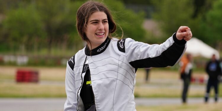 Genç Kadın Pilot Ayşe Çebi Avrupa Arenasında