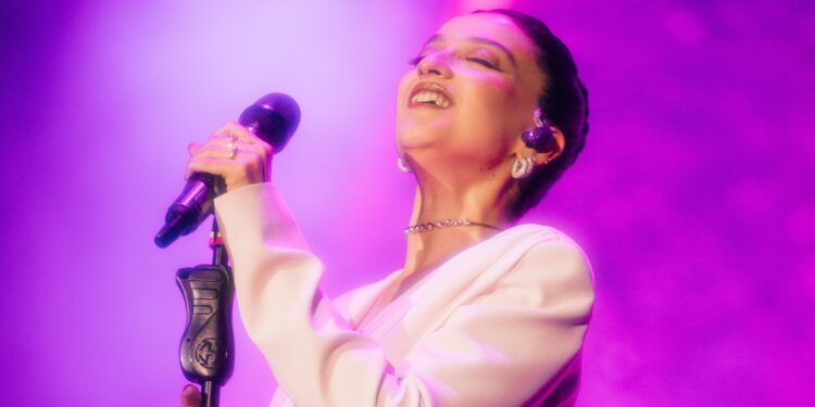 Melike Şahin göz alıcı bir geceye imza attı