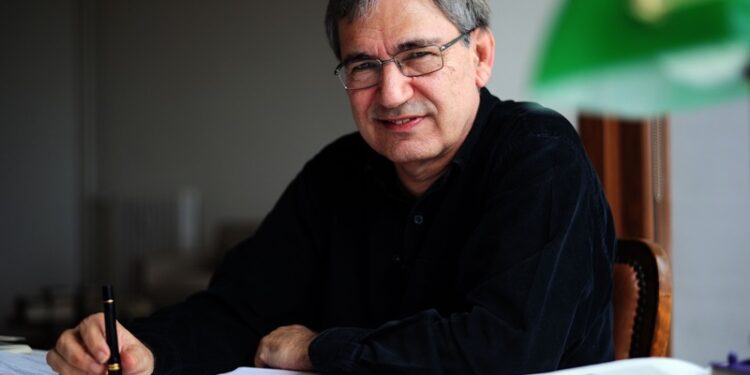Mersin Kenti Edebiyat Ödülü Orhan Pamuk’un