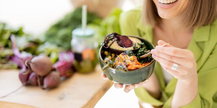 Sıcak ve güneş cilt kusurlarına yol açabilir… Çözüm doğru beslenmede!