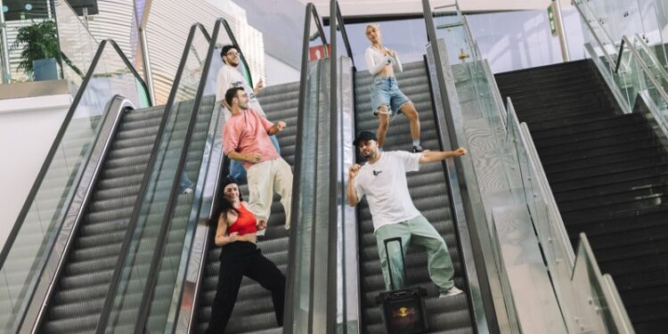 Red Bull Dance Your Style,Yürüyen Merdivende Dansçıları buluşturdu