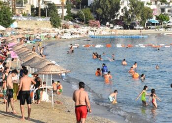 Turist sayısı zirveye koşarken, gelirde toparlanma yavaş kaldı