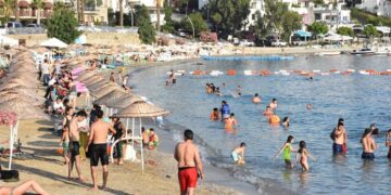 Turist sayısı zirveye koşarken, gelirde toparlanma yavaş kaldı