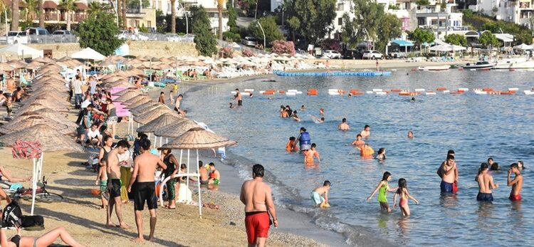 Turist sayısı zirveye koşarken, gelirde toparlanma yavaş kaldı