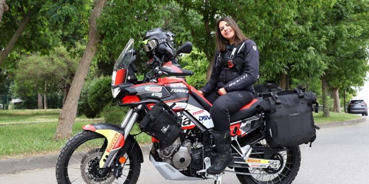 Gülşah Merve Yüksel Motosikletiyle Dünya Turuna başladı!/Canan Özpınar